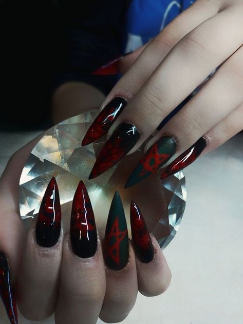 Nail Stilleto Ideas Black And Red, Satanic Nails, Demon Nails, Gothic Nail Designs, Witch Nail Art, Rocker Nails, Witch Pentagram, Nail Designs Ideas, Witchy Nails