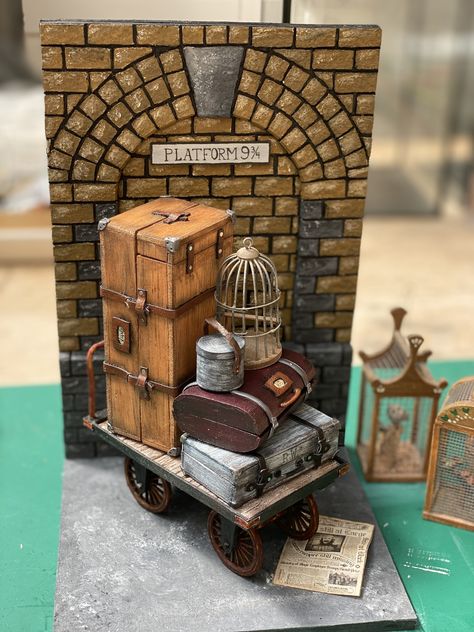 Flower Making Tutorial, Harry Potter Miniatures, Stile Harry Potter, Room Box Miniatures, Harry Potter Room Decor, Bookshelf Art, Anniversaire Harry Potter, Theme Harry Potter, Creation Art