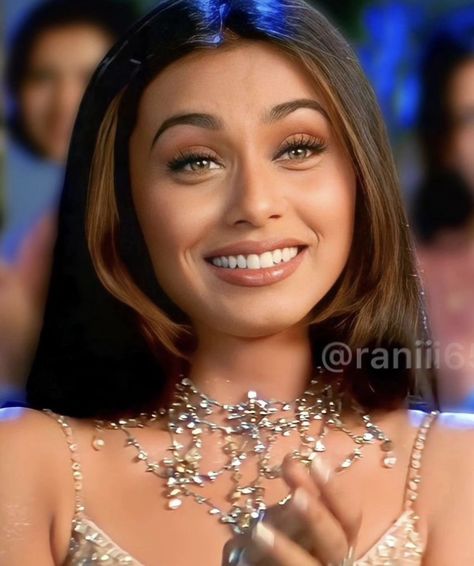 Indian Skin Makeup, 90s Bollywood Actress, Bollywood Makeup, Bhavana Actress, 90s Bollywood Aesthetic, Rani Mukherjee, Rani Mukerji, Actress Hairstyles, Disney Princess Fashion