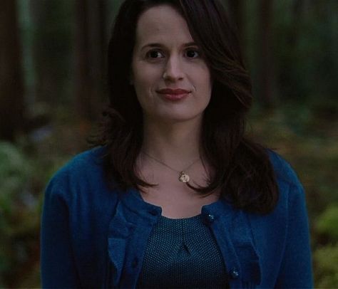 Esme Twilight, Esme Cullen, Elizabeth Reaser, Rosalie Hale, Forks Washington, Twilight Book, Breaking Dawn, Twilight Saga, Carlisle