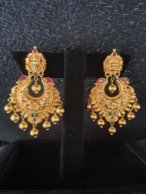 Latest Earrings Design, Chand Bali, Gold Earrings For Kids, Delicate Gold Jewelry, Gold Jewels Design, Neck Pieces Jewelry, Gold Bangles For Women, Black Beads Mangalsutra Design, New Gold Jewellery Designs