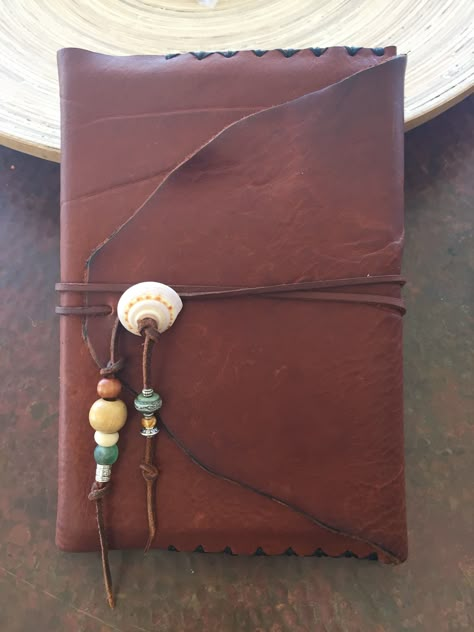 Diy Leather Journal, How To Make Notebooks, Brown Leather Journal, Vintage Diary, Leather Sketchbook, Leather Book Covers, Leather Diary, Leather Journal Cover, Handmade Leather Journal