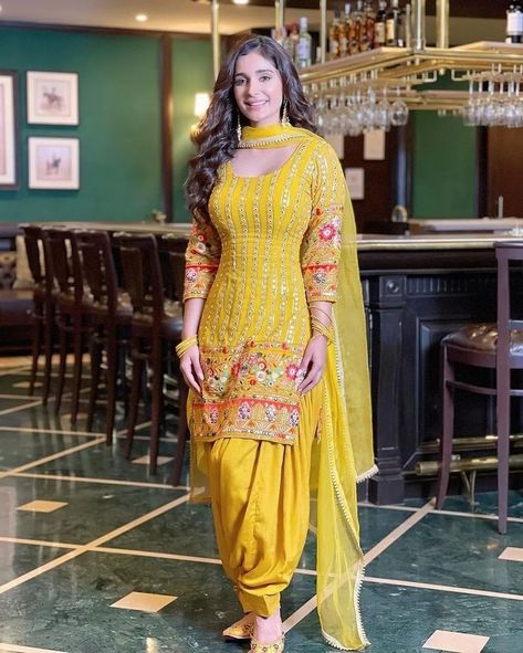 Summer Style Aesthetic, Fashion Designer Aesthetic, Punjabi Dress Design, Summer Style Outfits, Style Outfits Summer, Blush Outfit, Summer Fall Outfits, Best Indian Wedding Dresses, Patiala Suit Designs