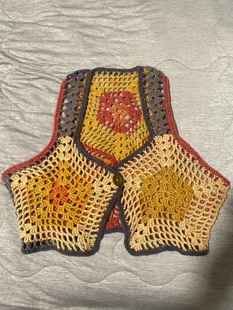 Women's Medium Vest (size 36-38). Colors are perfect for the summer and fall (honestly all year around). Acrylic yarn yarn, hand wash cold. Crochet Clothes Granny Square, Granny Square Pentagon, Pentagon Crochet, Granny Square Vest, Art Au Crochet, Crochet Style, Crochet Design Pattern, Crochet Cross, Crochet Vest