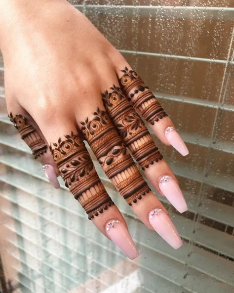 Finger Mehndi Design, Finger Mehendi, Finger Mehendi Designs, Finger Mehndi, Mehedi Design, Finger Henna Designs, Mehndi Designs Fingers, Finger Henna, Latest Henna Designs