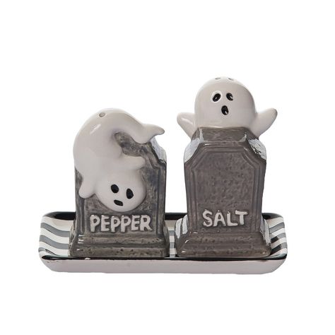 This beautiful set from Transpac's Trick or Treat collection is sure to bring some added flair to your Halloween season! Designed by Kim Sharp and made of Dolomite, this salt & pepper shaker is the perfect addition to your home assortment - or a gift for those who matter most! Clay Salt And Pepper Shakers Handmade, Halloween Salt And Pepper Shakers, Cute Salt And Pepper Shakers, White Plastic Table, Target Halloween, Ceramic Salt And Pepper Shakers, Halloween Party Supplies, Plastic Tablecloth, Gift Bows