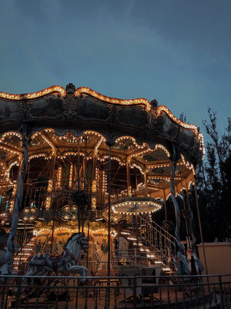 #carousel #carrusel #dreams #feria #fair Carrusel Aesthetic, Feria Aesthetic, Photos Tumblr, Odessa, Book Aesthetic, Aesthetic Photo, Carousel, Beautiful Beaches, Dream Life