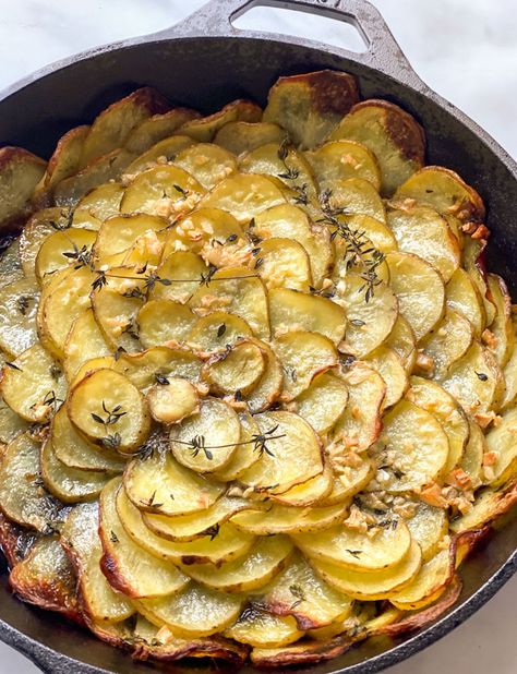 Crispy Butter Roasted Potatoes with Thyme Thyme Roasted Potatoes, Butter Roasted Potatoes, Baked Potato Slices, Homemade Cough Syrup, Cast Iron Oven, Clean Eating Guide, Lemon Potatoes, Oat Smoothie, Sliced Potatoes