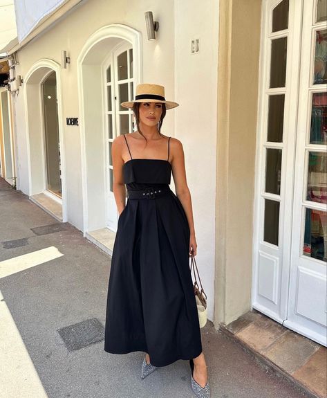 @elodiepulici on ig Race Outfit, Elegant Outfit Classy, Next Clothes, Suspender Dress, Neutral Outfit, Women's Belt, Looks Chic, Black Maxi, Elegant Outfit