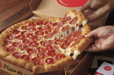 Pizza Hut Is Giving Away Free Pizzas to 2020 High School Graduates — Here's How to Get One Pizza Hut Dough Recipe, Pizza Hut Dough, Pizza Hut Menu, Local Pizza, Pizza Special, Easy Homemade Pizza, Large Pizza, People Food, Pizza Recipes Dough