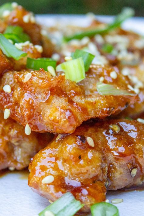 If you're looking to satisfy a craving for crispy, fried and sweet, this honey garlic chicken Chinese-style will do the trick. It makes a delicious appetizer or main dish and is surprisingly easier than you think. Homemade Chinese, Garlic Chicken Recipes, Chinese Cooking Recipes, Honey Garlic Sauce, Baked Chicken Wings, Honey Garlic Chicken, Garlic Recipes, Chinese Cooking, Chicken Dishes Recipes