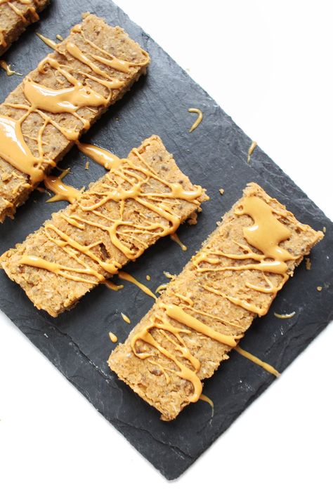 Peanut Butter Chickpea, Chickpea Protein, Chickpeas Protein, Peanut Butter Protein Bars, Clean Foods, Vegan Protein Bars, Protein Bars Homemade, Protein Cake, Protein Bar Recipes