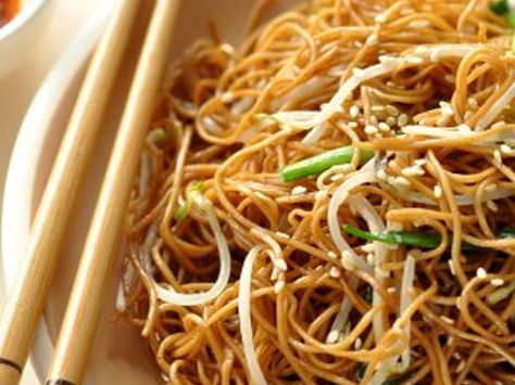 Hong Kong Fried Noodles | School of Wok Recetas Salvadorenas, Fried Noodles, Instant Noodle, Chow Mein, Noodle Dishes, Noodle Recipes, Asian Cooking, Asian Dishes, Digestive System