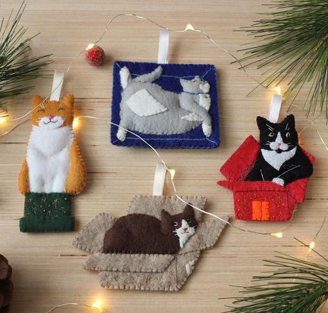 Cats In Boxes, Felt Cats, Felt And Embroidery, Felt Ornaments Diy, Cat Felt, Felt Crafts Christmas, Cat Christmas Ornaments, What Cat, Felt Christmas Decorations