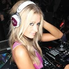 Paris Hilton Dj, Trashy 2000s Aesthetic, Paris Hilton Aesthetic, 2000s Paris Hilton, Paris Hilton 2000s, Trashy Aesthetic, Trashy 2000s, 2000s Icons, Paris And Nicole