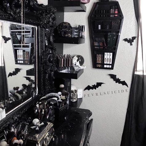 @pearlsuicide 🖤🎃 • • •  #goth #gothic #gothgoth  #gothhomedecor #gothhomedecorating #gothaesthetic #gothdecor #gothicdecor #gothichome… Goth Room Ideas, Goth Bedroom Ideas, Horror Room, Gothic Decor Bedroom, Halloween Bedroom Decor, Gothic Room, Gothic Interior, Gothic Bedroom, Halloween Bedroom