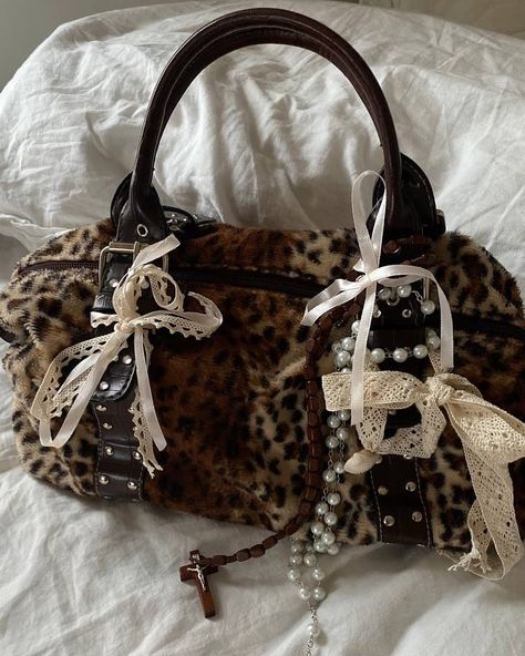 Angel Kiss, Leopard Print Bag, Pink Clothing, Inside My Bag, Leopard Bag, Purse For Women, Hobo Purse, Bags Aesthetic, Pretty Bags