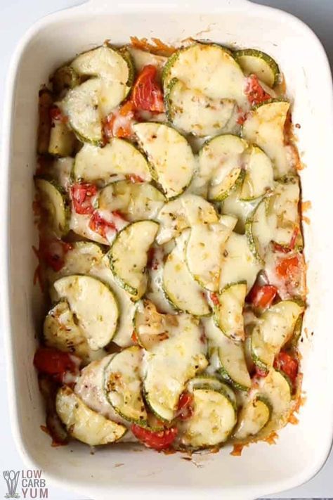 Chicken And Zucchini Casserole, Baked Chicken And Zucchini, Casserole With Tomatoes, Chicken Zucchini Recipes, Chicken Breast Recipes Dinners, Chicken And Zucchini, Chicken Zucchini Casserole, Low Carb Chicken Casserole, Zucchini Casserole Recipes