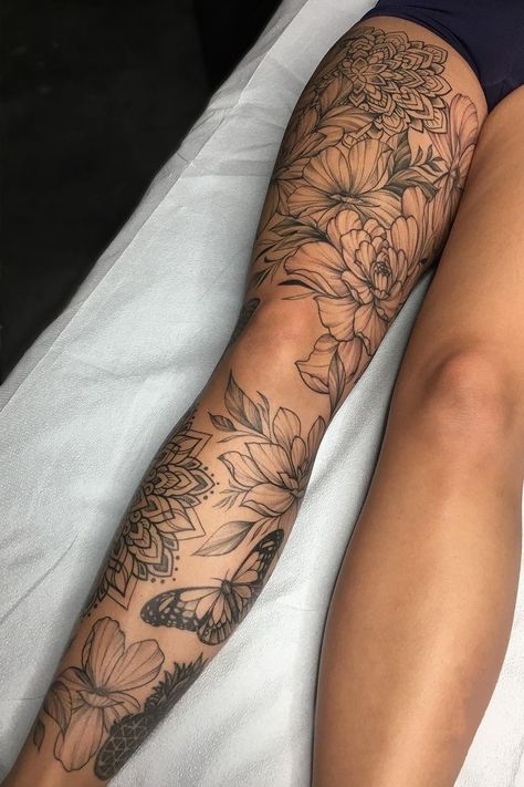 Leg Floral Tattoo, Tattoo Bein Frau, Thigh Tattoo Ideas, Tattoo Ideas Inspiration, Full Leg Tattoos, Delicate Feminine, Leg Tattoos Women, Pretty Tattoos For Women, Leg Sleeve Tattoo