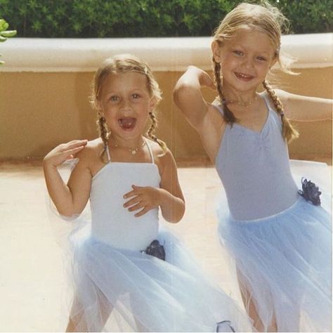 Missing these two girls. @gigihadid and @bellahadid  in mexico. Punta de Mita  with the marciano family with my dear friend @paulmarciano Alana Hadid, Gigi Hadid Pictures, Punta Mita Mexico, Yolanda Hadid, Hadid Sisters, Bella Hadid Outfits, Img Models, Model Aesthetic, Can You Be