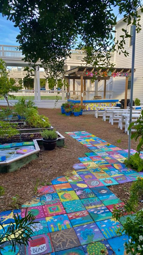 School Garden Art Projects, School Gardening Club Ideas, School Eco Garden, Community Garden Ideas Projects, School Landscape Ideas, School Gardens Elementary, School Beautification Ideas, Community Garden Aesthetic, School Garden Aesthetic