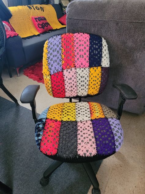 Crochet Desk Chair Cover, Chair Crochet, Cover Design Ideas, Crochet Chair, Desk Chair Covers, Mat Ideas, Office Chair Cover, Crochet Table Mat, Sofa And Chair