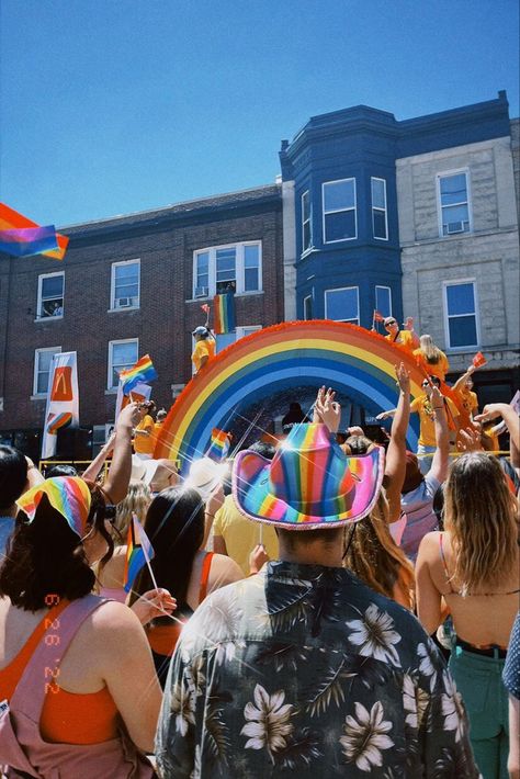 #chicago #pride #chicagopride Chicago Pride Parade, Pride Parade Outfit, Chicago Pride, Pride Parade, Summer 2022, Chicago, Quick Saves