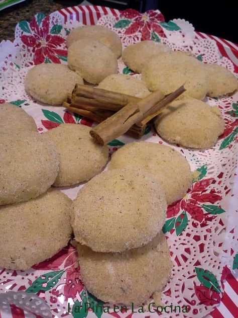 Polvorones con Anis y Canela~Mexican Wedding Cookies Mexican Cookies Recipes, Mexican Wedding Cookies Recipes, Wedding Cookies Recipe, Mexican Cookies, Mexican Sweets, Mexican Pastries, Mexican Sweet Breads, Cookie Dough Recipe, Cinnamon Sugar Cookies