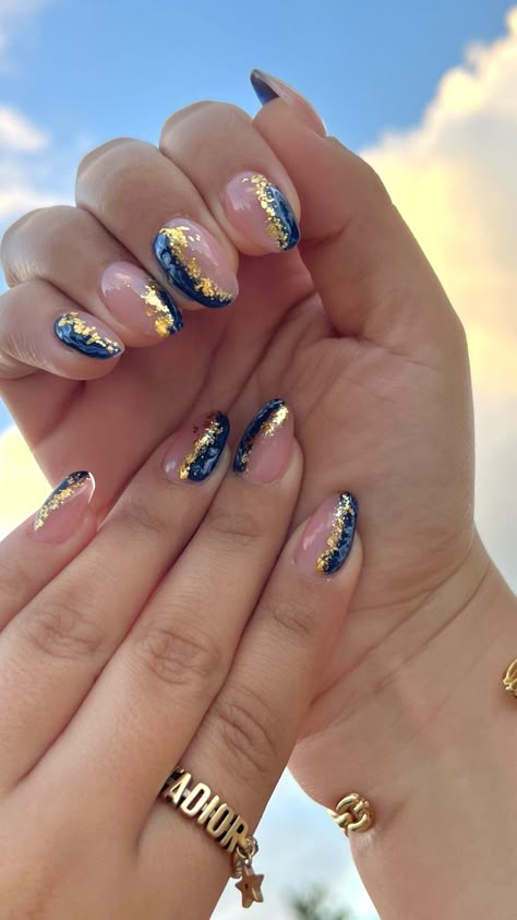 Royals Nails, Glitter Gel Nails, Simple Gel Nails, Royal Blue And Gold, Nail Polish Designs, Blue Marble, Cool Nail Designs, Gold Nails, Gel Manicure