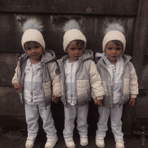 Triplet Boys, Family Photoshoot Poses, Triplet Babies, Cute Mixed Babies, Cute Twins, Cute Panda Wallpaper, Mixed Babies, Cute Lingerie