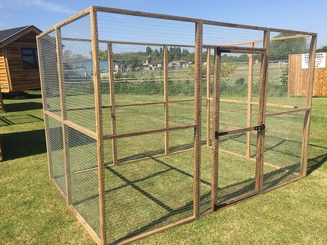 Chicken Enclosure, Rabbit Enclosure, Backyard Chicken Coop Plans, Large Rabbits, Rabbit Garden, Rabbit Run, Cat Run, Duck House, Chicken Cages