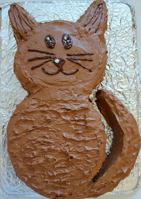 Easy Cat Cake: learn to make an cool cat-shaped cake! Easy and fun project. Find a diagram and instructions here. Birthday Cake For Cat, Cat Themed Parties, Kitten Party, Spiderman Cake, Cat Birthday Party, Cake Shapes, Simple Birthday Cake, Cat Cake, Special Occasion Cakes