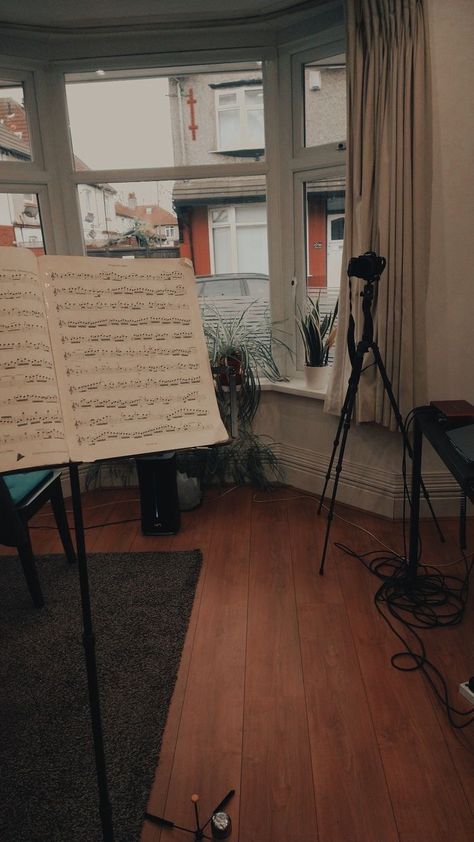 Music Rehearsal Aesthetic, Music Aesthetic Classical, Conducting Aesthetic, Classical Singer Aesthetic, Composing Music Aesthetic, Rehearsals Aesthetic, Band Class Aesthetic, Music Education Aesthetic, Flauta Aesthetic