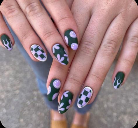 Spring Edgy Nails, Dark Funky Nails, Dark Green And Purple Nails, Nerd Nail Art, Dark Green And Pink Nails, Purple And Green Nails Design, Green Purple Nails, Purple Green Nails, Purple Nails Art