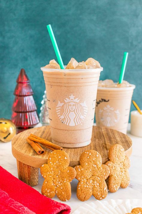 Indulge in your very own version of a Starbucks-inspired iced gingerbread latte made right at home. This delicious recipe is bursting with the warm flavors of molasses, comforting spices, and a hint of sweet vanilla. Don't forget the robust espresso that adds a little punch! Simply mix the fragrant syrup with your choice of cold milk, pour it over ice, and savor every sip. It’s just incredibly yummy and the ideal treat to brighten up your holiday season (and great for outside the holidays too!) Gingerbread Latte Syrup, Starbucks Gingerbread Latte, Iced Gingerbread, Starbucks Holiday Drinks, Gingerbread Cheesecake, Gingerbread Syrup, French Toast Muffins, Espresso Pods, Cheesecake Dip