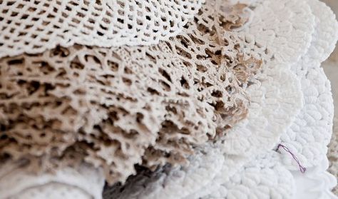 Four ways to recycle old doilies that you’ve never thought of Recycled House, Doilies Crafts, Linen Cupboard, Crochet Dollies, Modern Ideas, Ways To Recycle, Modern Crafts, White Table Cloth, Recycled Fashion