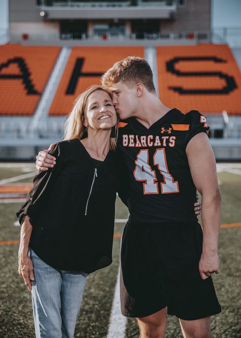 Kisses to momma for all the love and support!   #SeniorSZN #AledoFootball #TeamPhotographer #Sportraits #Classof2025 #BearcatNation #FootballLife #FWCamera #HighSchoolSports #AledoHighSchool #AledoPhotographer #CanonUSA Mother And Son Senior Pictures, Senior Mom Football Pictures, Mom And Football Player Pictures, Mom/son Football Pictures, Moms Of Fall Football Picture Ideas, Mothers Of Fall Football Picture, Mother Son Football Picture Ideas, Mom And Son Football Photo Ideas, Mom Poses