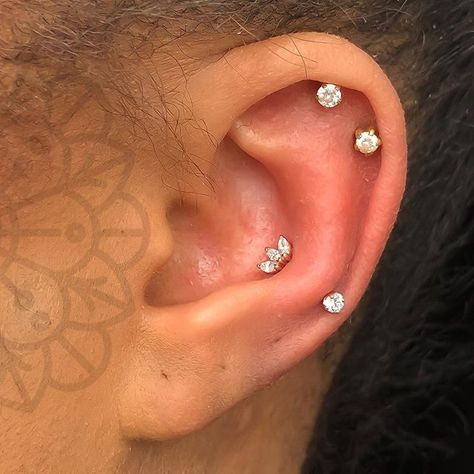 Piercing Snug, Tragus Earrings Hoop, Snug Piercing, Ear Party, Tragus Earrings, Tragus Piercings, Cartilage Piercing, Zirconia Earrings, Piercing Tattoo