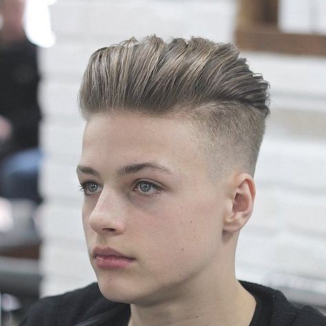 Sides Haircut Men, Hairloss Hairstyles, Popular Boys Haircuts, Hard Part Haircut, Long Textured Hair, Medium Textured Hair, Side Haircut, Queer Hair, Popular Mens Haircuts