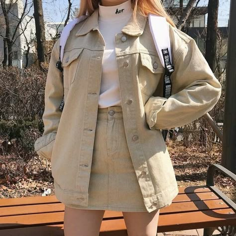 『pιn : ѕoyvιrgo』 ♡soyvirgo.com♡#cute #clothes #fashion #fashionblogger #ootd Moda Ulzzang, Mode Ulzzang, Look Retro, Korean Fashion Trends, Outfit Trends, Jacket Outfit, Mode Inspo, 가을 패션, K Fashion