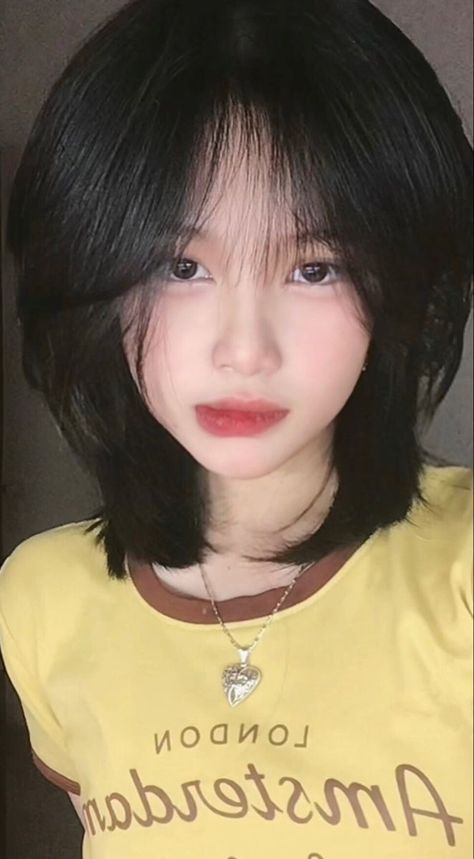 Apple Cut Hairstyle, Short Hair For Chubby Faces, Dream Japan, Short Hair Makeup, Black Hair Aesthetic, Short Hair Tomboy, Girls Short Haircuts, Asian Short Hair, Cute Haircuts