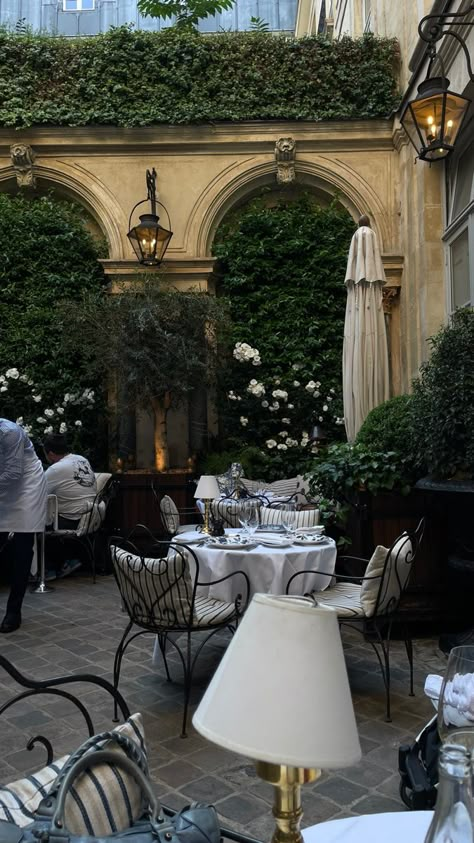 Courtyard Restaurant, Lifestyle Photography Women, Spring In Paris, Travel Vision Board, Gentleman Aesthetic, Parisian Lifestyle, Aesthetic Places, Parisian Vibes, Paris Cafe