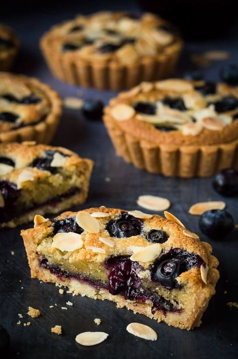 Vegan Pastry Desserts, Vegan Almond Tart, Blueberry Frangipane Tart, Blueberry Almond Tart, Vegan Almond Recipes, Vegan Frangipane Tart, Vegan Gourmet Dessert, Almond Frangipane Tart, Vegan Tarts Desserts