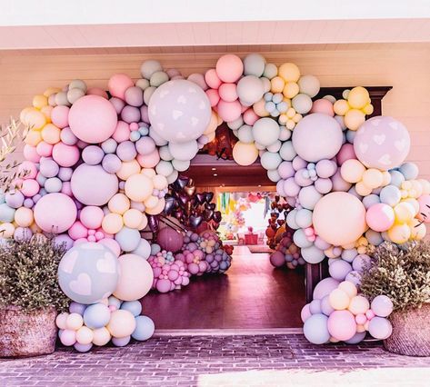 Khloe Kardashian And Tristan, Mindy Weiss, Deco Ballon, Luxury Birthday, Khloé Kardashian, Perfect Birthday Party, Birthday Party Theme Decorations, Butterfly Birthday, Khloe Kardashian