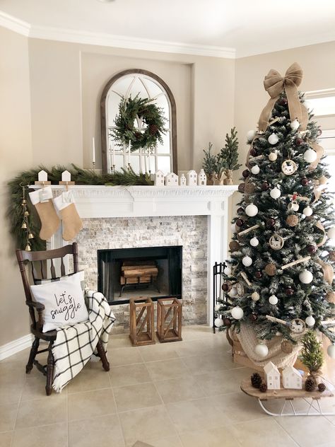 Neutral Christmas Home Decor, Cream And Tan Christmas Decor, White And Tan Christmas Decor, Greige Christmas Decor, Cream And White Christmas Decor, Rustic White Christmas Decor, White And Brown Christmas Decor, White Rustic Christmas Decor, Cozy Neutral Christmas Decor