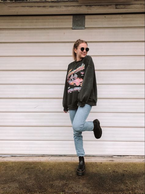 Pull On Doc Martens Outfit, Platform Doc Martens Outfit, 90s Grunge Outfits, Essentials Crewneck, Platform Doc Martens, Martens Outfit, Doc Martens Outfit, Hm Sweater, Grunge Outfit