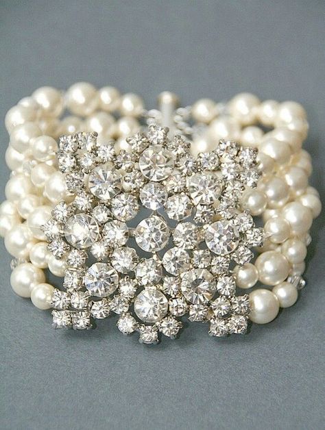 Pretty pearls!! Pearl And Lace, Sparkly Things, Bridal Bracelet, Vintage Pearls, I Love Jewelry, Bracelet Ideas, Love Jewelry, Jewelry Bracelet, Vintage Crystal