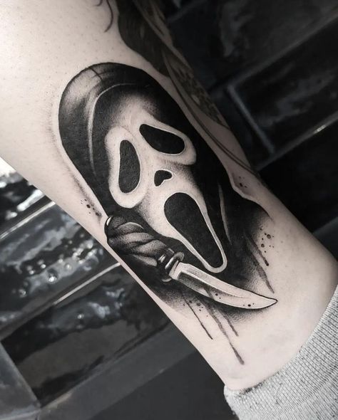 Scream Tattoo Design Stencil, Ghost Face Tattoo Design, Ghost Face Tattoo, Ghostface Tattoo, 90s Tattoos, Horror Tattoos, Terror Art, Horror Movie Tattoos, Nostalgic 90s