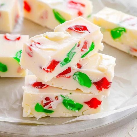 Four Ingredient Nougat Bars – I recall growing up and seeing this treat on the dessert table every holiday. This was one of those desserts that was saved for adults only. I never did understand that as I was growing up. When I got older, I started making this treat myself and although I do not understand why it was an adult only treat, I understand why they kept it all to themselves. Ingredients 2 packages of miniature marshmallows 2 tbsp butter, melted 2 packages of white chocolate chips 1 ½ cu Nougat Bars, Slow Cooker Ravioli Lasagna, Slow Cooker Ravioli, Nougat Recipe, Mini Strawberry Cheesecake, Lobster Recipes Tail, Fun Dessert, Holiday Sweets, Recipes Christmas