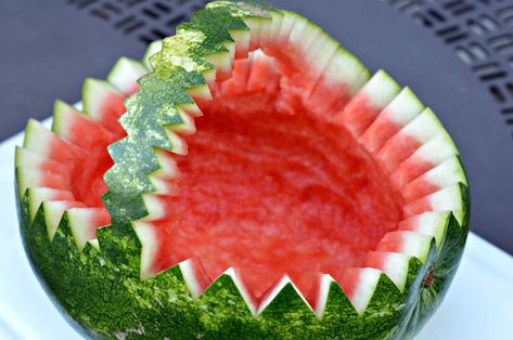 How to Make A Watermelon Basket - West of the Loop Second Grade Halloween Party, Watermelon Shapes, Fruit Basket Watermelon, Watermelon Basket, Homemade Veggie Burgers, Watermelon Bowl, Deco Fruit, Fruits Decoration, Bed Workout